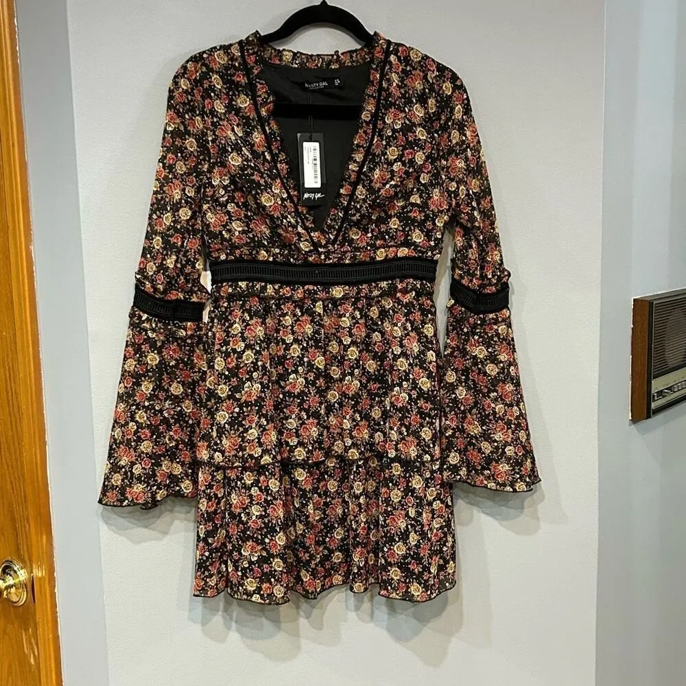 🆕 Nasty Gal‎ I’ll be Bouquet black floral bell sleeve mini dress size 6 - Picture 4 of 13